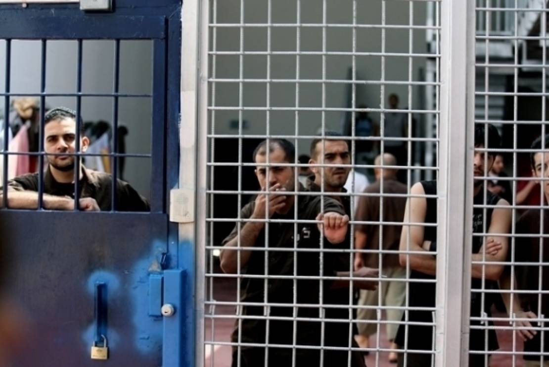 الكنتينا في سجون الاحتلال .. سيف ذو حدين